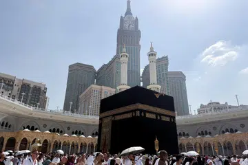 Jemaah menunaikan umrah di Masjidil Haram di kota suci Makkah, Arab Saudi, pada 13 Oktober.
