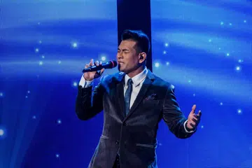 BINA DUA KERJAYA: Haizad Imran adalah anak seni dan juga jururawat yang menanam tekad bulat untuk terus membantu pesakit di samping mewarnai pentas seni dan dunia pengacaraan, lakonan dan nyanyian. - Foto BH oleh NUR DIYANA TAHA