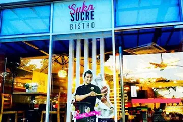 MENERUSKAN TRADISI: SukaSucre Bistro milik Dato' Fazley Yaakob berorientasikan keluarga dengan kesemua ahli keluarganya turut terlibat. Bistro ini juga terletak di bangunan dan tanah milik keluarganya. - Foto KULINARY AFFAIRS