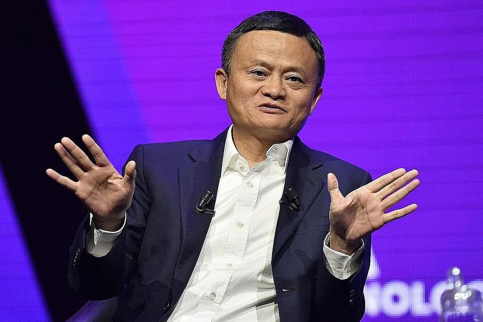 ERA BARU: Encik Ma (gambar atas) dilaporkan mahu kembali ke bidang pendidikan sebaik sahaja meninggalkan Alibaba. Beliau merupakan seorang guru Bahasa Inggeris sebelum menubuhkan Alibaba pada 1999. - Foto EPA-EFE
