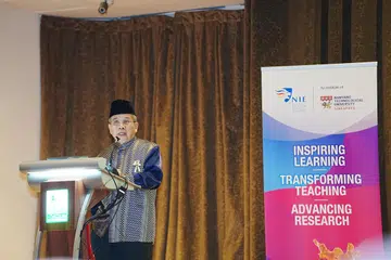 Senator Datuk Seri Profesor Emeritus Dr Awang Sariyan menyampaikan syarahan di Auditorium Masjid Sultan pada 30 November 2024.