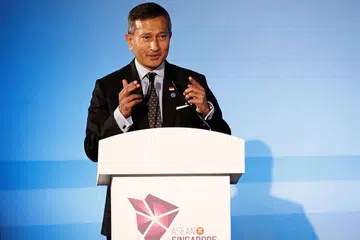 LAWATAN KE CHINA: Dr Vivian Balakrishnan melakukan lawatan dua hari ke Fujian, China, kelmarin, dan antara lain dijadualkan bertemu dan dihos oleh rakan sejawatannya dari China, Encik Wang Yi. Lawatan Dr Balakrishnan menyusuli kunjungan beliau ke Brunei, Malaysia and Indonesia. - Foto fail