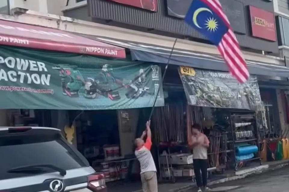 Bendera M’sia dipasang terbalik, Hari Kebangsaan, gugat perpaduan
