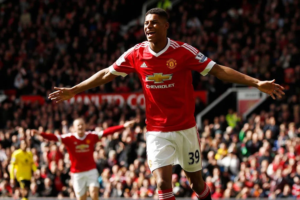 RAI KEMENANGAN: Marcus Rashford meraikan kemenangan selepas menjaringkan gol bagi Manchester United dalam perlawanan Aston Villa. - Foto REUTERS