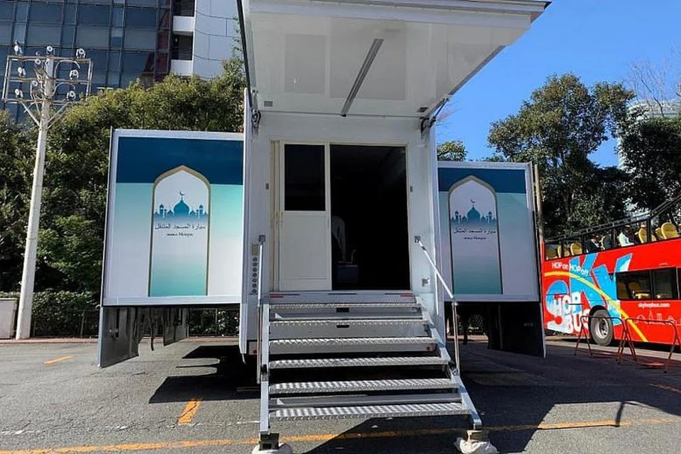 SOLAT BELAKANG TRAK: Masjid Mobil, sebuah trak yang bahagian belakangnya dibuka untuk menjadi ruang solat, akan disediakan di beberapa tempat di luar acara Sukan Olimpik Tokyo.