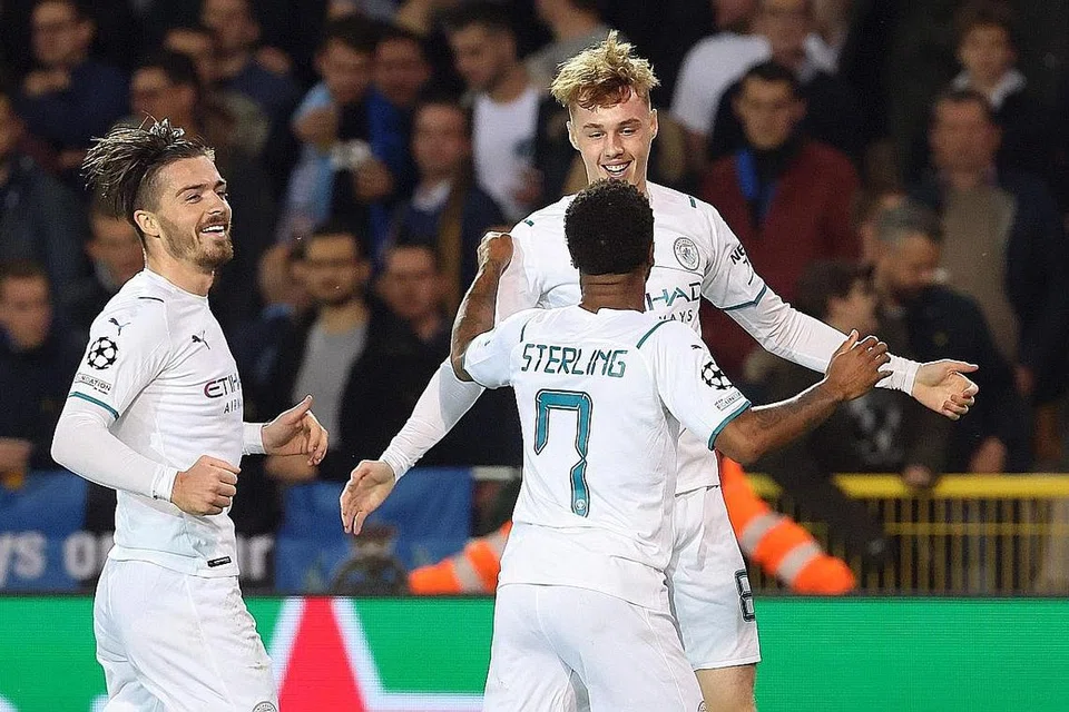 GOL SULUNG: Palmer (kanan, menghadap kamera) meraikan golnya bersama rakan pasukan semasa kemenangan City 5-0 ke atas Club Brugge kelmarin. - Foto REUTERS 