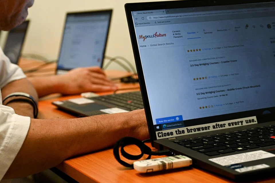Antara program yang ada di Hab Integrasi Semula adalah Projek Assist Inmate Digital Experience (AIDE) yang mana ia melengkapkan banduan dengan kemahiran digital yang penting dan membiasakan diri mereka dengan perkhidmatan elektronik pemerintah seperti portal Singpass.