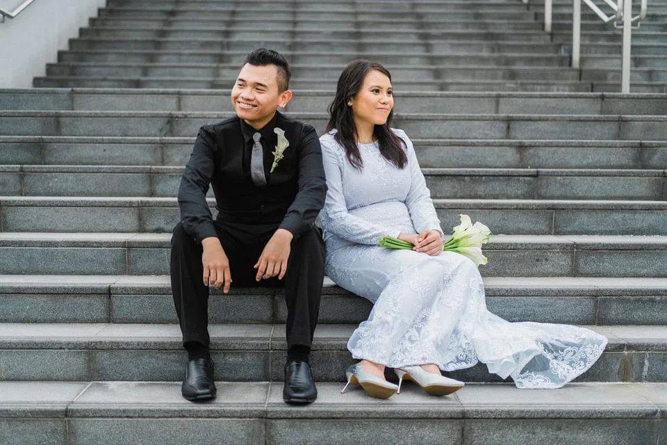 HARI BERSEJARAH: Pasangan mempelai yang diwawancara Berita Harian sebelum majlis itu kini hanya berharap majlis mereka itu akan berjalan lancar nanti. - Foto: FARID RAHMAD DAN 'AISYAH KADIR