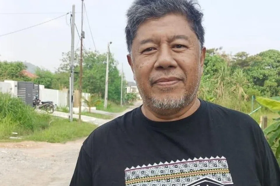IKUT KEMAMPUAN: Encik Mohamad Nazari berkata penduduk di kampungnya meraikan Aidilfitri mengikut kemampuan masing-masing. - Foto ihsan MOHAMAD NAZARI ABD RAHMAN