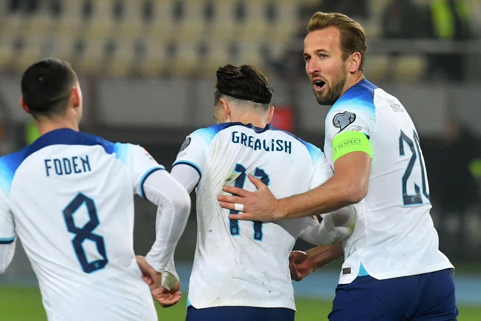 KANE HARAPAN ENGLAND: England yang dibarisi penyerang sensasi, Harry Kane (kanan), diramal jadi pesaing utama Euro 2024.