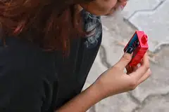 Di bawah Akta Tembakau (Kawalan Iklan dan Penjualan), individu yang didapati membeli, mengguna atau memiliki produk ‘vape’ boleh didenda sehingga $2,000.