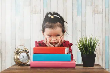 Fasa membantah adalah sangat normal dalam kalangan kanak-kanak berusia antara dua dengan empat tahun. Ia berkaitan dengan kesedaran dalam diri si kecil bahawa dia ialah individu yang terpisah daripada orang tuanya dan mempunyai keinginan sendiri.