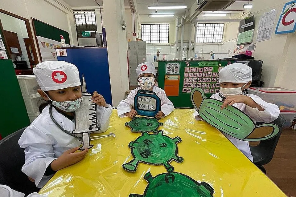 INTERAKTIF: Kanak-kanak dari Tajaka dan Tadika Iman bermain sambil belajar 'doktor-doktor'. - Foto TADIKA DAN TAJAKA IMAN 