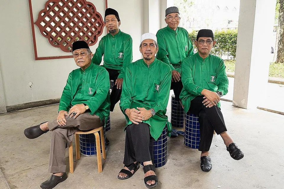 Badan Kebajikan Bukit Panjang Anggota jawatankuasa eksekutif Badan Kebajikan Bukit Panjang). - Foto-foto KHAIRAT KITA: A HISTORY ORY ORY OF MALAY/MUSLIM MUTUAL AID IN SINGAPORE