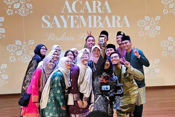 Acara Sayembara adalah antara kegiatan yang membantu hidupkan bahasa.