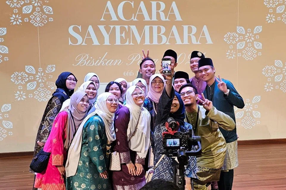 Acara Sayembara adalah antara kegiatan yang membantu hidupkan bahasa.
