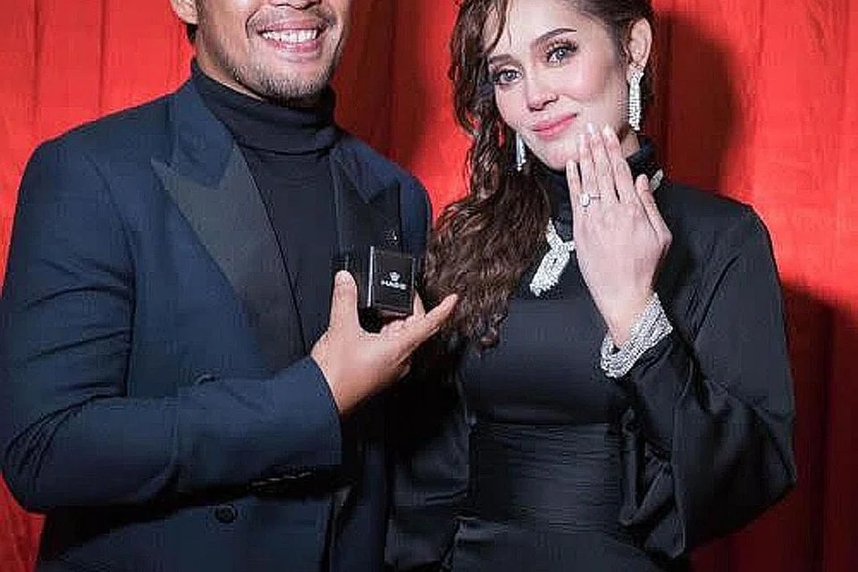 PASANGAN PELAKON: Kamal dan Uqasha memilih sebuah pusat peranginan untuk majlis akad nikah dan diikuti dengan tiga majlis jamuan. - Foto UQASHA INSTAGRAM
