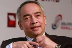 Di bawah peraturan Bank Negara yang dikeluarkan awal bulan ini, ketua pegawai eksekutif (CEO) institusi kewangan dilarang mengambil alih sebagai pengerusi lembaga pengarah. Ahli perbankan berkata ini boleh mempunyai implikasi bagi Datuk Seri Nazir apabila kedudukannya sebagai anggota lembaga pengarah dijadualkan bagi diperbaharui oleh jawatankuasa pencalonan bank itu.