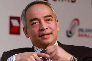 Di bawah peraturan Bank Negara yang dikeluarkan awal bulan ini, ketua pegawai eksekutif (CEO) institusi kewangan dilarang mengambil alih sebagai pengerusi lembaga pengarah. Ahli perbankan berkata ini boleh mempunyai implikasi bagi Datuk Seri Nazir apabila kedudukannya sebagai anggota lembaga pengarah dijadualkan bagi diperbaharui oleh jawatankuasa pencalonan bank itu.