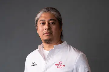 Cef Akmal Anuar berjaya tersenarai dalam Majalah Forbes sebagai pemilik restoran yang disegani di Timur Tengah.