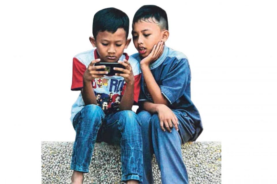 Masa depan telefon bimbit. - Foto AFP