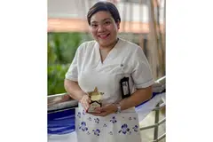PEMBAKAR SEMANGAT PESAKIT: Jururawat kanan, Cik Siti Khatijah Ibrahim, teruja dengan setiap peluang membantu pesakit mental di Institut Kesihatan Mental (IMH) keluar daripada kepompong kemurungan atau ketidakselesaan sehingga mereka lebih aktif bergaul. - Foto BH oleh IQBAL FAIZAL