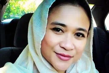 Cik Anina menjadi terkenal selepas ucapan pedas beliau terhadap Perdana Menteri Datuk Seri Najib berhubung skandal 1MDB.