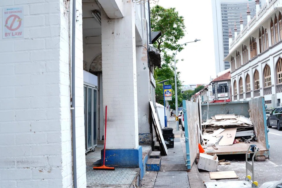 Sebuah kontena besar diletakkan di sebelah tepi Restoran Mihrimah untuk mengumpul sampah.
