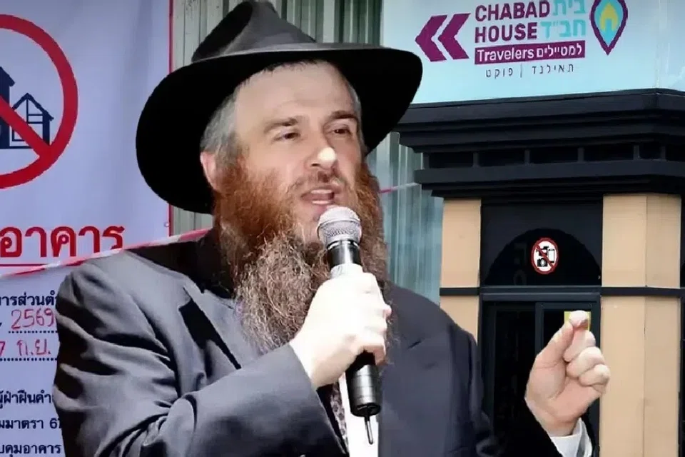 Rabai Yosef Chaim Kantor, yang mengetuai Chabad Thailand, sebuah gerakan Yahudi Ortodoks antarabangsa, sejak 1993, dilucutkan kerakyatan Thailand selepas didapati terus menggunakan pasport Amerika Syarikat (AS) untuk perjalanan antarabangsa meskipun telah menjadi rakyat Thailand sejak 2013.