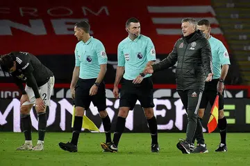 JANGAN BERLEMBUT: Pengurus Manchester United, Ole Gunnar Solskjaer mahu pemainnya menjadi lebih lantang dalam mempersoalkan keputusan pengadil, sekiranya mereka mendapati keputusan yang diberikan tidak adil. - Foto REUTERS