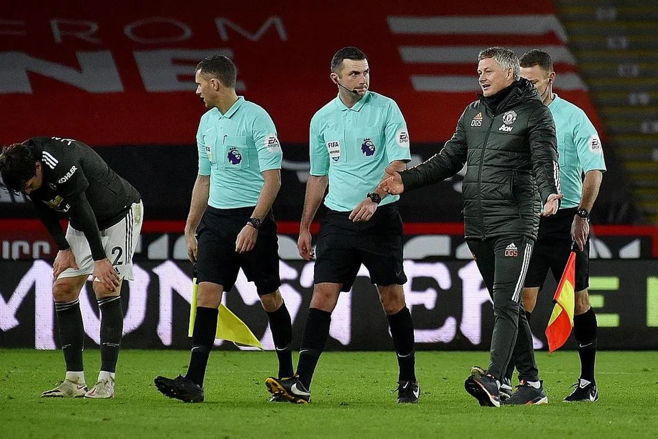 JANGAN BERLEMBUT: Pengurus Manchester United, Ole Gunnar Solskjaer mahu pemainnya menjadi lebih lantang dalam mempersoalkan keputusan pengadil, sekiranya mereka mendapati keputusan yang diberikan tidak adil. - Foto REUTERS