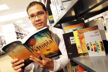 PENULIS: Yazid Hussein, seorang guru yang aktif dalam penulisan sastera.