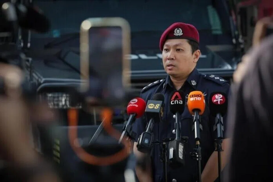 Superintenden Polis Mohamed Adnan Mohamed Akbar dari SOC bercakap kepada media pada 27 Mac.