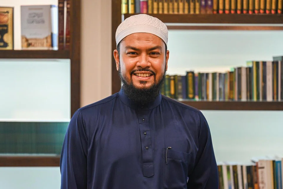PERLUAS SYIAR ISLAM DI EROPAH: Selain di London, Ustaz Zaki Ismail juga akan ke tempat lebih jauh sebulan sekali agar dapat menjangkau penduduk Muslim Nusantara yang menetap di luar bandar London, seperti Luton dan Cardiff.  