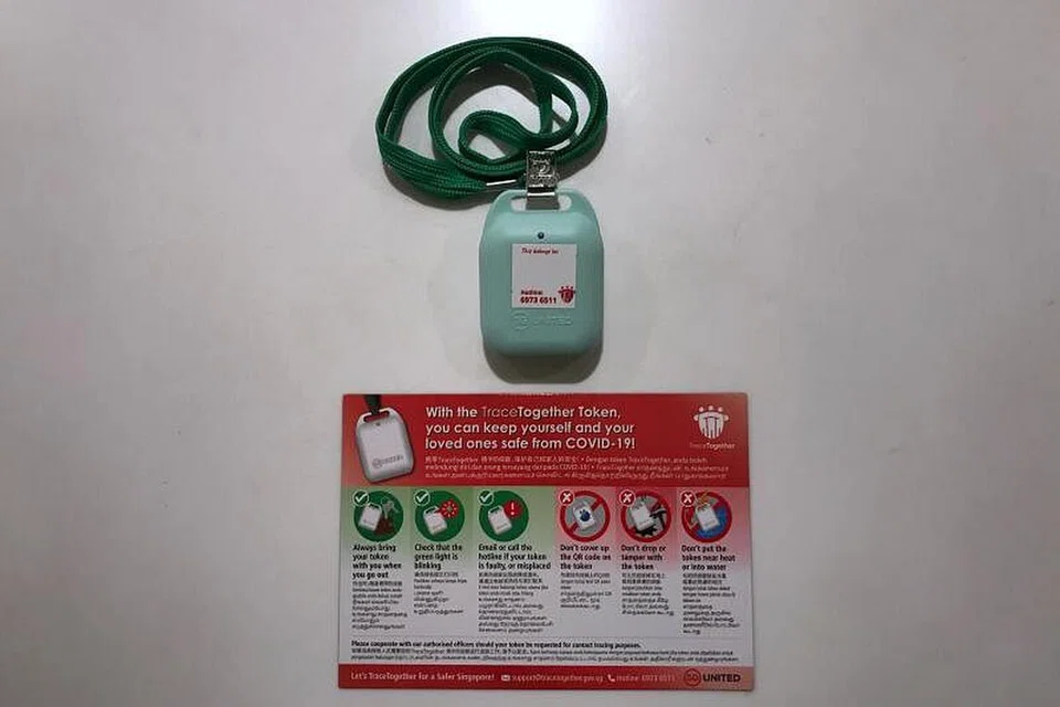 Lebih 100,000 alat TraceTogether telah diagih sejak program pengagihan serata negara dilancarkan di 20 kelab masyarakat di kawasan Jalan Besar dan Tanjong Pagar sejak 14 September lalu.