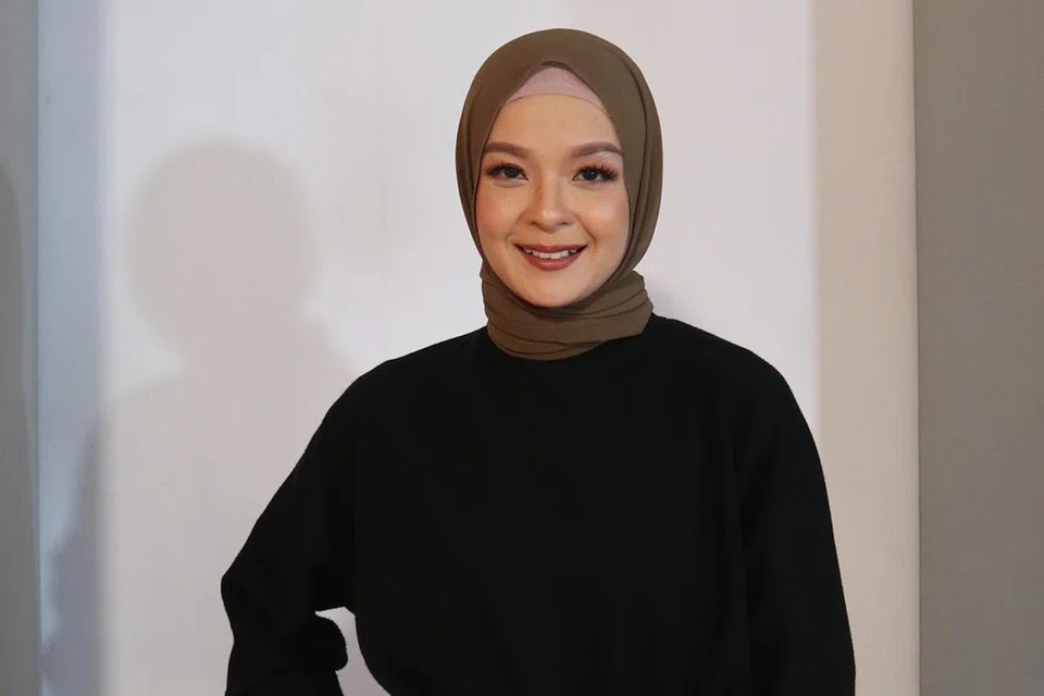 Pelakon Singapura, Rosita Hussin berharap penonton dapat menilai dan cuba memahami kededua watak ibu yang dibawanya dalam siri ‘Makan INC’ dan telefilem ‘Belaian’. 
