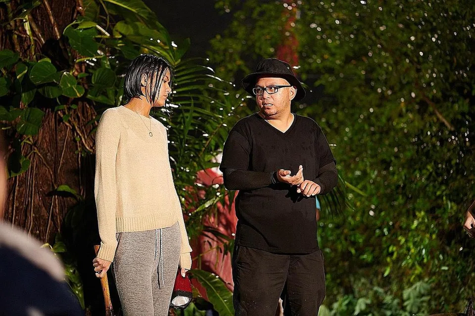 KERJA KERAS: Raihan berkata berkata beliau menggunakan masa yang dijimatkan semasa Covid-19 untuk memperhalusi karyanya, dengan meluangkan lebih banyak masa kepada mutu penghasilan. - Foto M. RAIHAN HALIM