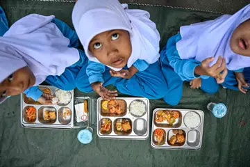 Pemotongan bajet Program Makanan Percuma sebanyak Rp 67 trilion  itu dibuat ketika Presiden Prabowo Subianto mendesak kecekapan perbelanjaan pemerintah yang lebih luas.