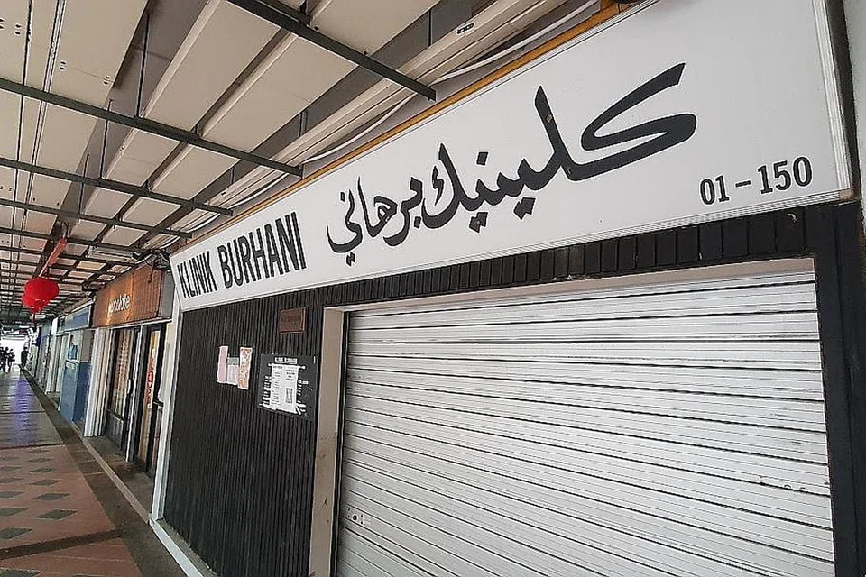 KLINIK: Sejak dulu, Klinik Burhani di Blok 136 Bedok North Avenue 3 memaparkan namanya dalam tulisan Jawi. - Foto BM oleh NURUL AIN RAZALI