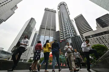Penguasa Kewangan Singapura (MAS) telah melonggarkan dasar dolar Singapura pada Januari buat kali pertama dalam tempoh lima tahun.