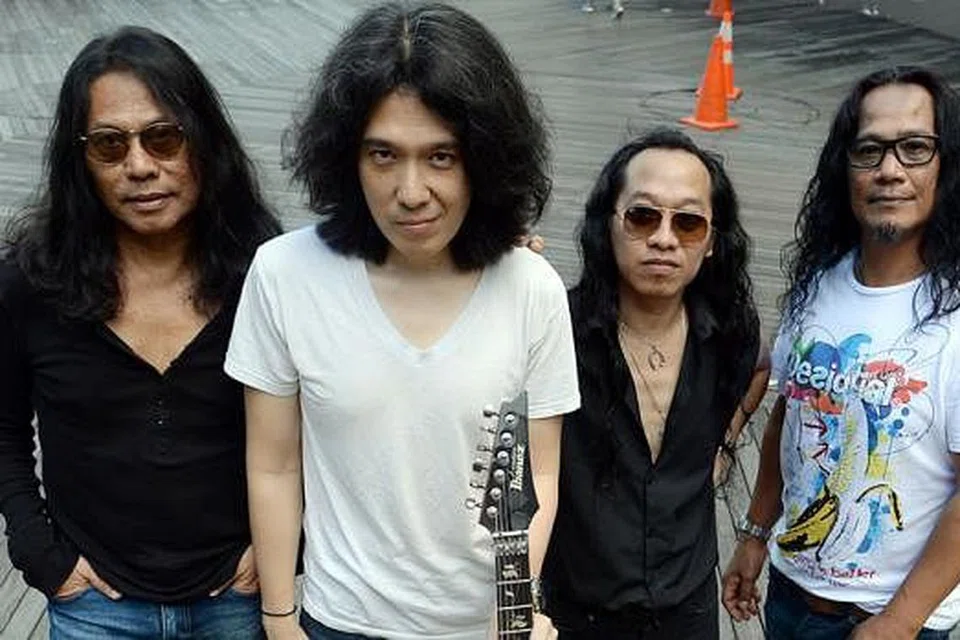 KONSERT SANTAI: Artis Hanafie Warren, Addy Cradle, Din Lovehunters dan Yazid Abu Bakar akan menjayakan konsert Santai yang menyaksikan tiga penyanyi rok dan tiga pemain gitar termasuk Nash dan Man Kidal menghiburkan penonton dalam persembahan akustik. - Foto TAUFIK A. KADER