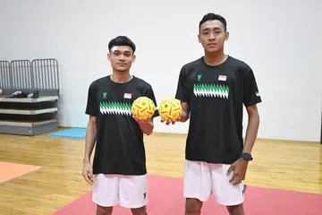 Walaupun baru kali pertama bertanding di Sukan SEA, Mohamad Nor Afdlin Mohamad Iskandar (kiri) dan Muhammad Tasman Mohammed Belal, percaya pengalaman mereka menentang lawan di peringkat antarabangsa akan dapat membantu mempertingkatkan sepak takraw Singapura.
