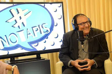 PROGRAM EHWAL SEMASA: Menteri Perhubungan dan Penerangan Encik S. Iswaran (atas) pernah tampil dalam program media baru Berita Harian. Begitu juga Timbalan Mufti Ustaz Dr Hannan Hassan yang tampil membincangkan isu penutupan masjid. - Foto fail