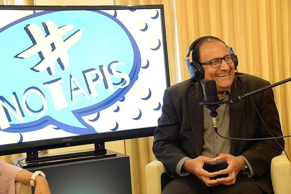 MEMENUHI CITARASA DALAM ERA DIGITAL: Podcast #NoTapis telah mengetengahkan lebih 250 tetamu sepanjang 181 episod sejauh ini termasuk golongan karyawan, asatizah, pemimpin masyarakat dan politik, seperti Menteri Pengangkutan, Encik S Iswaran (atas). Di samping itu, menerusi rancangan Facebook Live akhbar ini juga membawakan perbincangan mengenai isu-isu yang dekat dengan hati masyarakat langsung. 