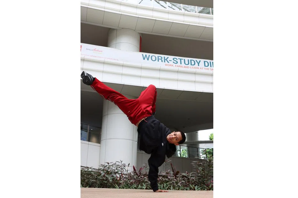 JELAJAH KE PENTAS ANTARABANGSA: Nyala rasa Encik Muhammad Sufian Mohd Amir atau dikenali sebagai Flurry di pentas 'breakdance' membawanya menjuarai peraduan di Switzerland dan Jerman. - Foto LIM CHI LING