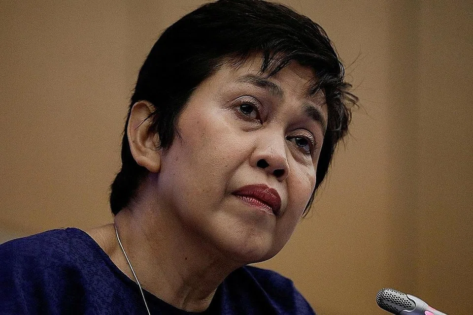 MAHU KAWAL INFLASI: Bank Negara Malaysia menaikkan Kadar Dasar Semalaman (OPR) kerana, seperti yang ditegaskan Gabenor BNM, Tan Sri Nor Shamsiah Mohd Yunus (gambar atas), kenaikan itu perlu demi mengekang kadar inflasi melonjak tinggi. - Foto-foto REUTERS