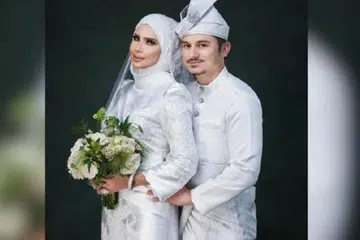 Walaupun gagal melunaskan hutang pinjaman Majlis Amanah Rakyat (Mara), pelakon dan usahawan, Rozita Che Wan dan suaminya, Zain Saidin tetap menyambut ulang tahun perkahwinan ke-11 mereka pada 11 Disember.