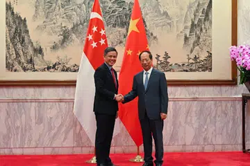 Menteri Pertahanan, Encik Chan Chun Sing (kiri), bersama Encik Shi Taifeng, anggota Biro Politik Parti Komunis China (CPC) yang juga Menteri di Jabatan Organisasi Jawatankuasa Pusat CPC, di Beijing, pada 17 September. 