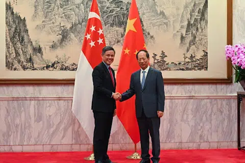 Menteri Pertahanan, Encik Chan Chun Sing (kiri), bersama Encik Shi Taifeng, anggota Biro Politik Parti Komunis China (CPC) yang juga Menteri di Jabatan Organisasi Jawatankuasa Pusat CPC, di Beijing, pada 17 September. 