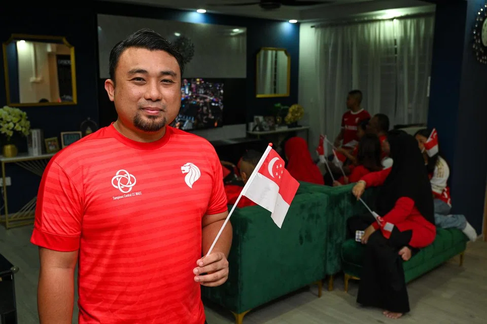 Encik Muhammad Shahid Haron, seorang ahli Jawatankuasa Eksekutif Kegiatan Melayu (MAEC) di Kelab Masyarakat Tampines Central, ialah antara 59 hos yang menganjurkan sesi menonton Sambutan Kejiranan Hari Kebangsaan secara langsung melalui platform penstriman untuk penduduk kelompok North East.